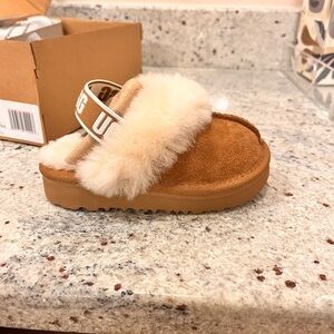 NWT Toddler slipper uggs. Xmas gift not my daughter’s size